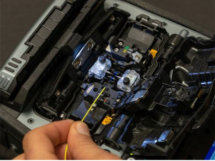 How Fiber Optic Network Enhances Data Transmission Efficiency